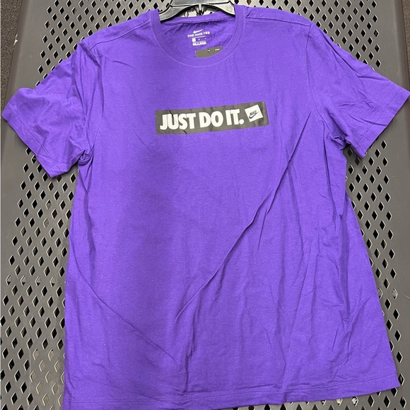 NWT Nike TShirt - Picture 3 of 3